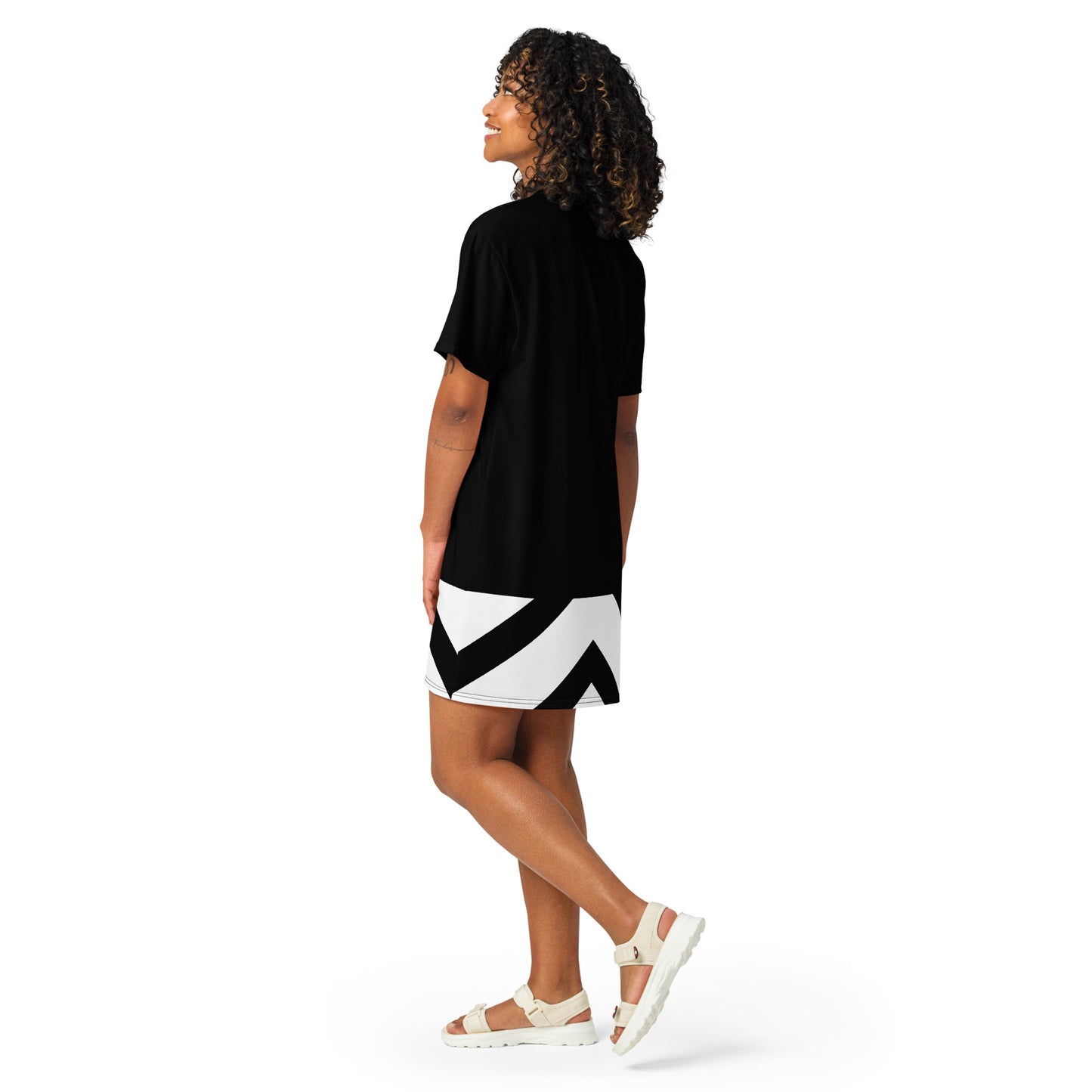 Black and White Chevron Pattern T-Shirt Dress