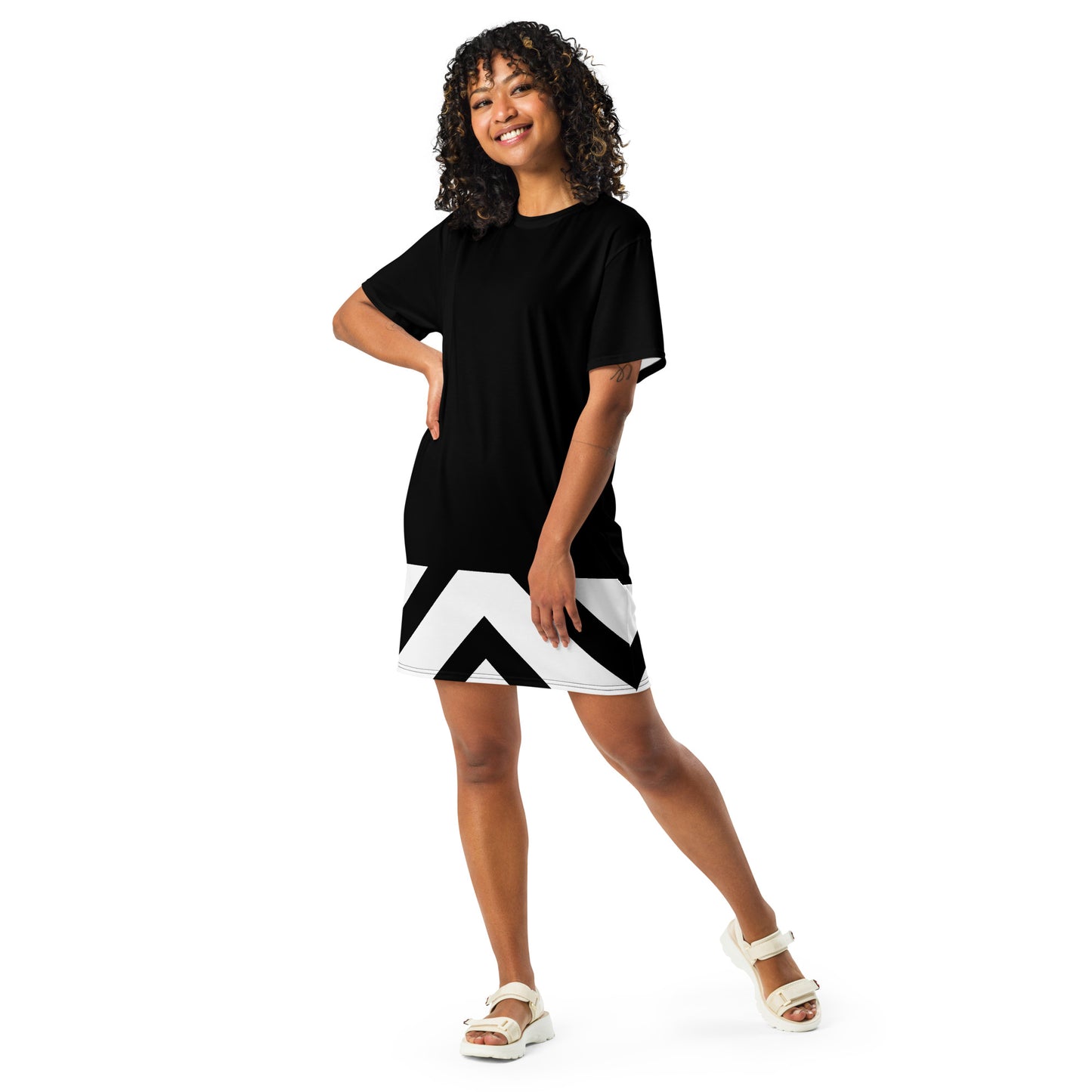Black and White Chevron Pattern T-Shirt Dress